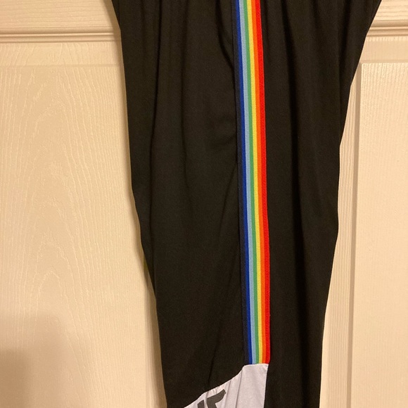 Stella ❤️ Viva love and rainbow pant size small - Picture 7 of 8